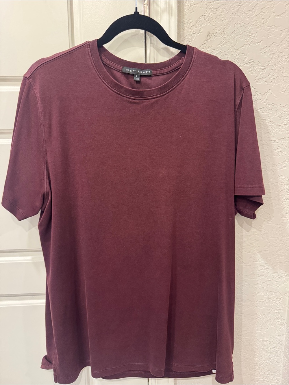 Robert Barakett Short Sleeve Crewneck T-Shirt in Maroon